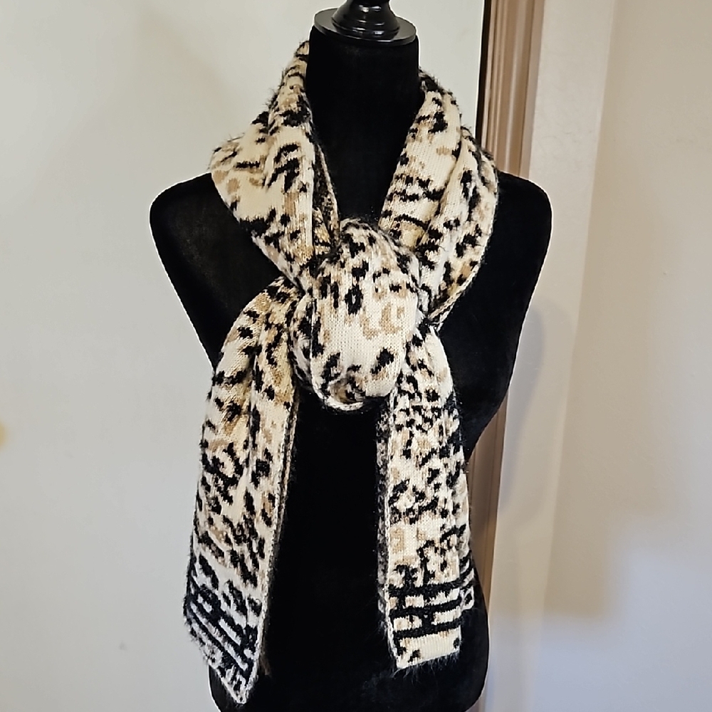 Juicy Couture los angeles Animal Print Scarf  cream, tan and black